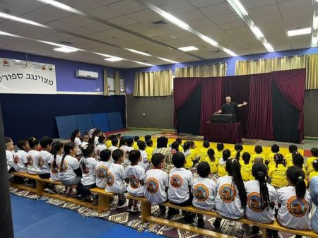 رهط : عروض مسرحية في المركز الجماهيري والقصر الثقافي